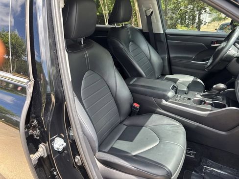 Used 2022 Toyota Highlander XLE FWD image 45