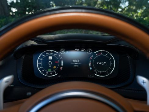 Used 2021 Aston Martin DBX image 12