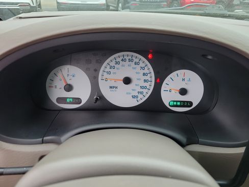 Used 2002 Dodge Caravan SE image 13