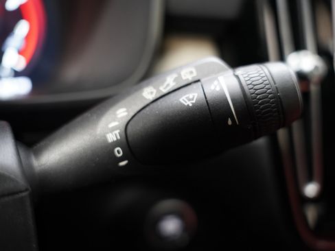 Used 2019 Volvo XC40 T5 Inscription image 15