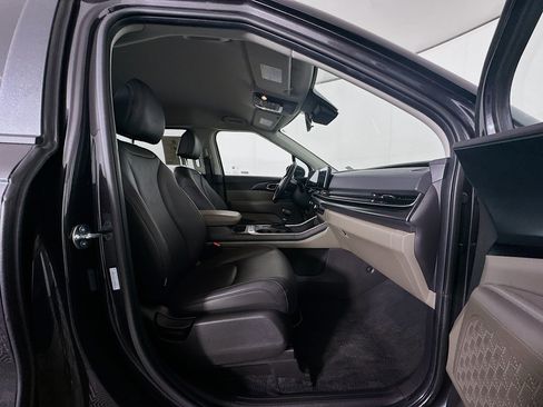 Used 2026 Kia Carnival FWD image 33