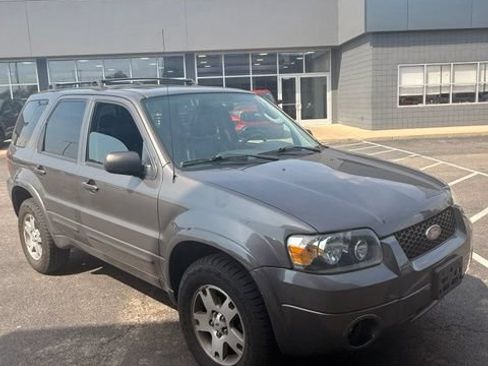 Used 2005 Ford Escape Limited FWD image 1