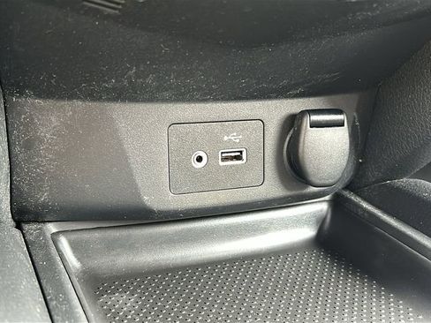 Used 2018 Nissan Rogue SV w/ Premium Package image 22