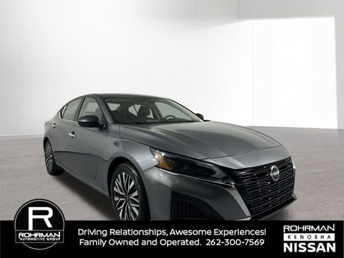 Certified 2024 Nissan Altima 2.5 SV image 3