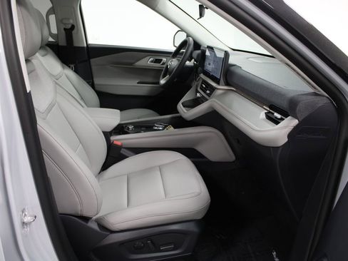 New 2026 Ford Explorer Active image 29