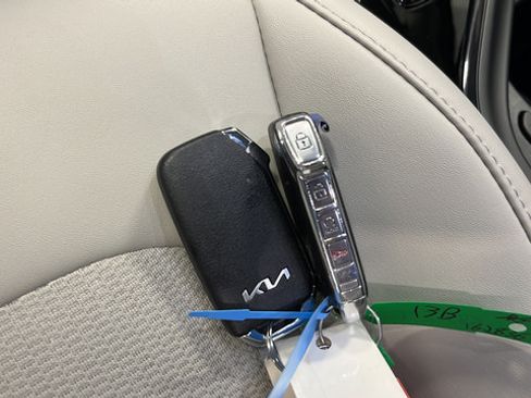 Used 2024 Kia Niro EX Touring FWD image 20