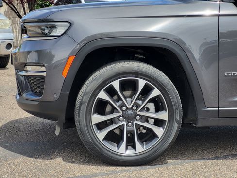 Used 2023 Jeep Grand Cherokee Limited w/ Luxury Tech Group II AWD/4WD image 10
