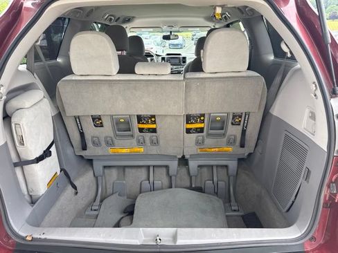 Used 2014 Toyota Sienna LE FWD image 30