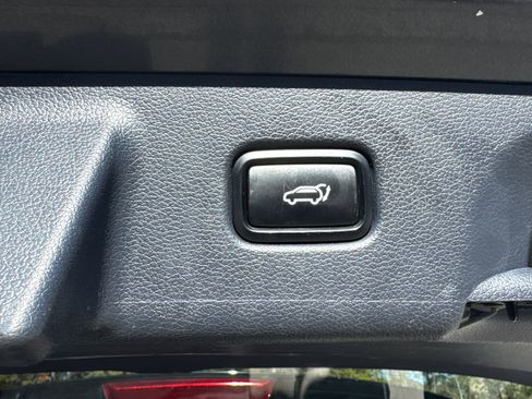 Used 2021 Hyundai Palisade SEL w/ Premium Package image 19