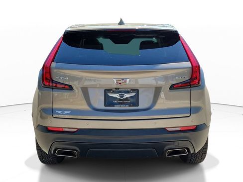 Used 2023 Cadillac XT4 Luxury w/ Cold Weather Package FWD image 5