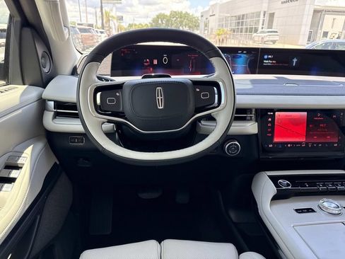 New 2026 Lincoln Navigator Reserve AWD/4WD image 19