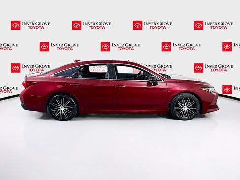 Used 2019 Toyota Avalon XSE w/ Carpet Mat Package FWD image 4