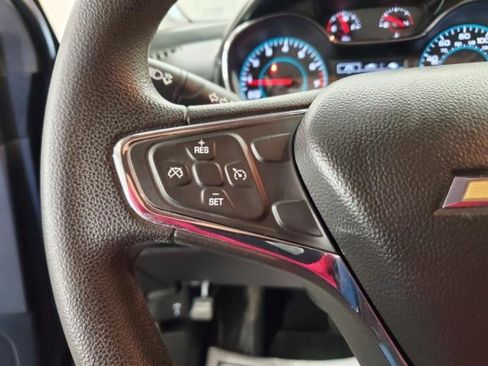 Used 2017 Chevrolet Cruze LT FWD image 16