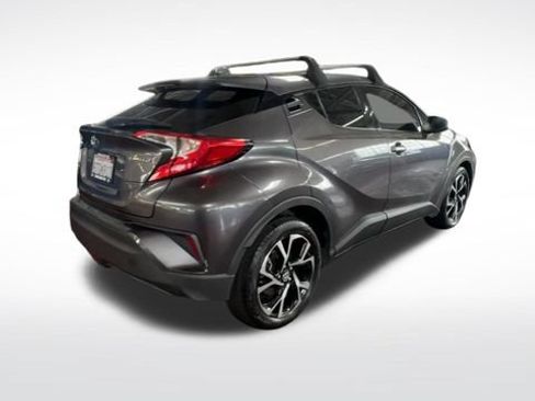 Used 2019 Toyota C-HR Limited FWD image 9