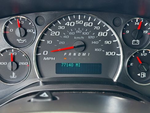 Used 2018 Chevrolet Express 2500 image 24