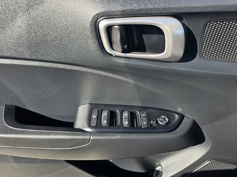 Used 2022 Hyundai Venue SE image 26