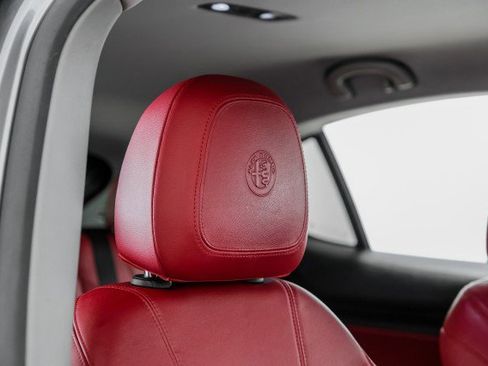 Used 2019 Alfa Romeo Stelvio RWD image 32