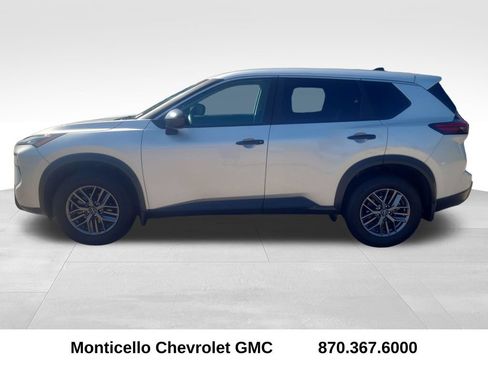 Used 2025 Nissan Rogue S FWD image 4