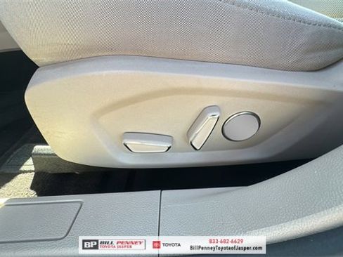 Used 2020 Ford Fusion SE image 15