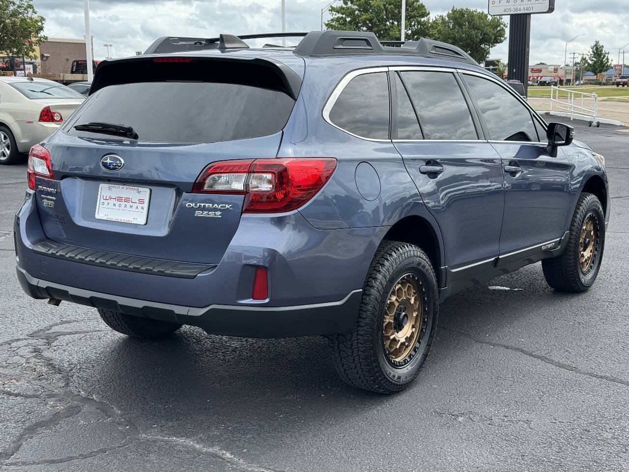 Used 2017 Subaru Outback 2.5i Premium AWD/4WD image 5