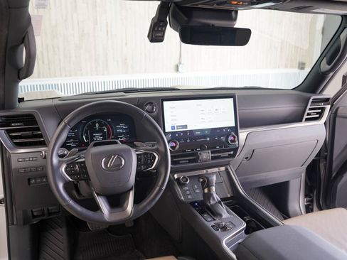 Used 2024 Lexus GX 550 AWD/4WD image 11
