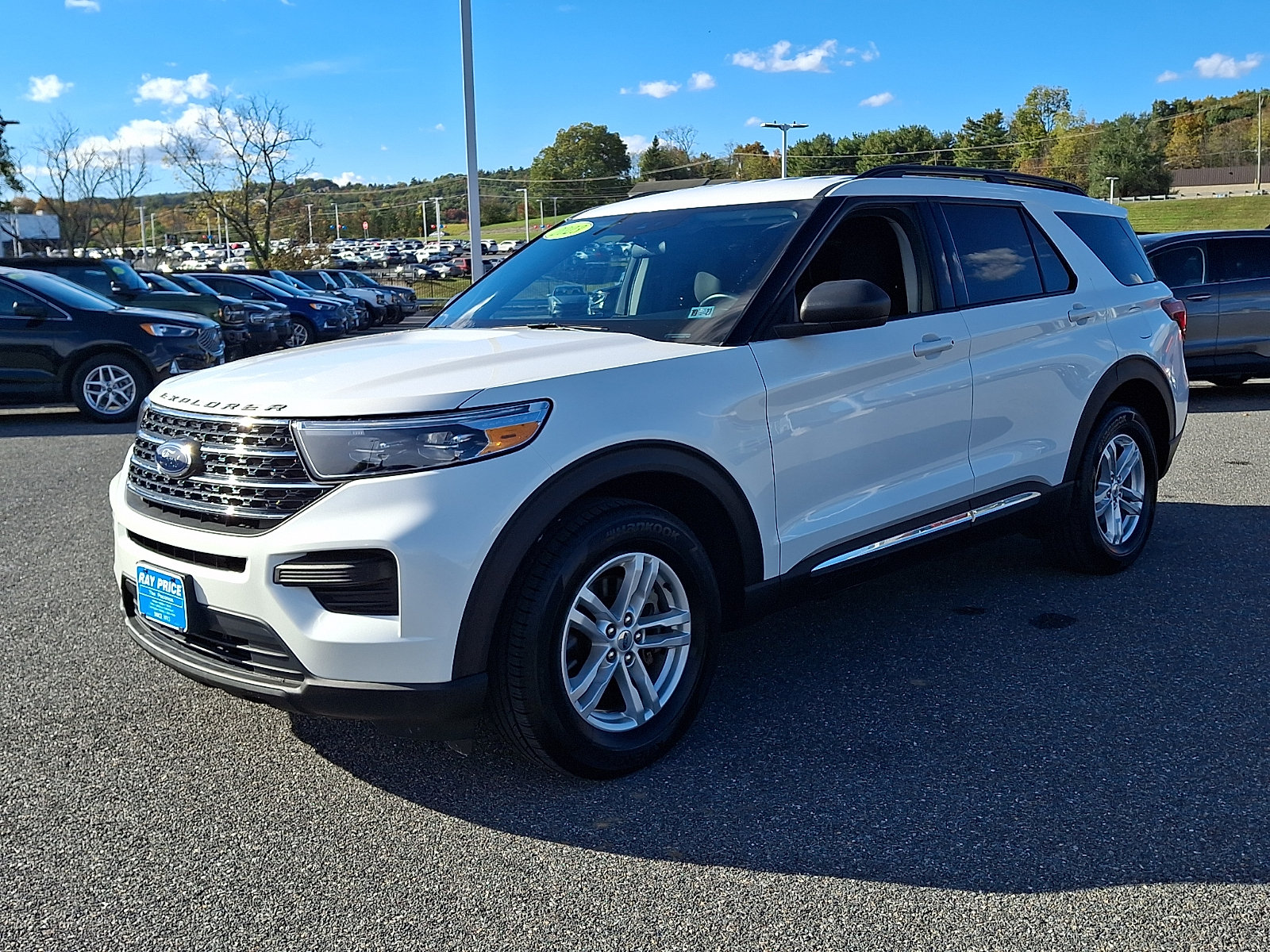 Used 2023 Ford Explorer XLT AWD/4WD image 4