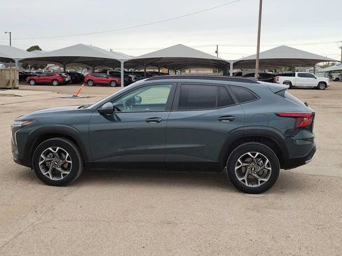 Used 2025 Chevrolet Trax LT FWD image 5
