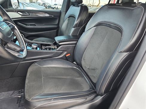 Used 2022 Jeep Grand Cherokee L Laredo image 15