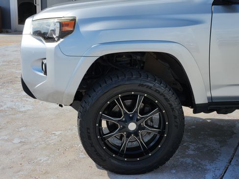 Used 2016 Toyota 4Runner SR5 AWD/4WD image 8