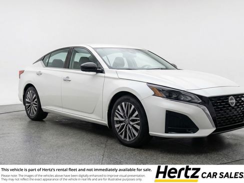 Used 2025 Nissan Altima 2.5 SV image 1