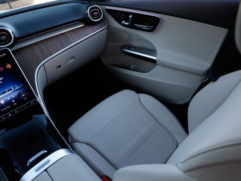 Used 2024 Mercedes-Benz C 300 Sedan image 27