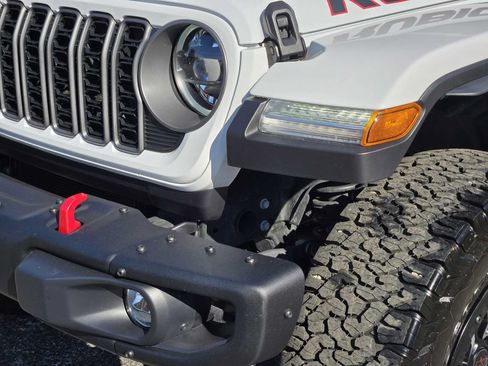Used 2025 Jeep Wrangler Unlimited Rubicon w/ XTREMEE 35" Tire Package AWD/4WD image 9