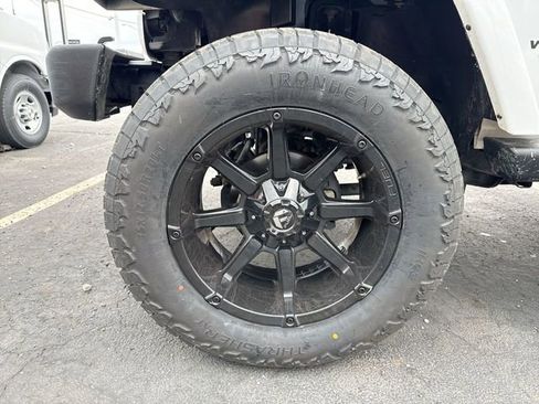 Used 2017 Jeep Wrangler Unlimited Sahara AWD/4WD image 7