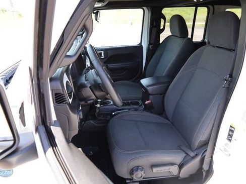 Used 2024 Jeep Wrangler Unlimited AWD/4WD image 8
