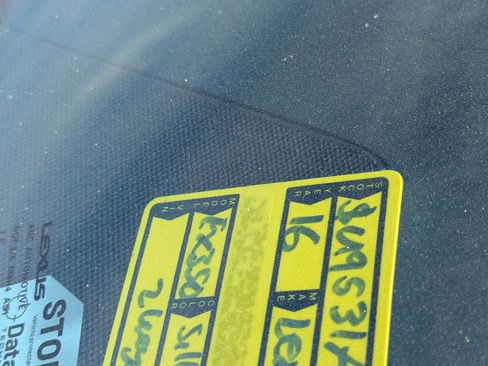 Used 2016 Lexus ES 350 w/ Luxury Package w/Wood Trim image 33