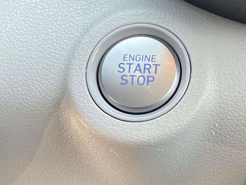 Used 2025 Hyundai Venue SEL FWD image 28
