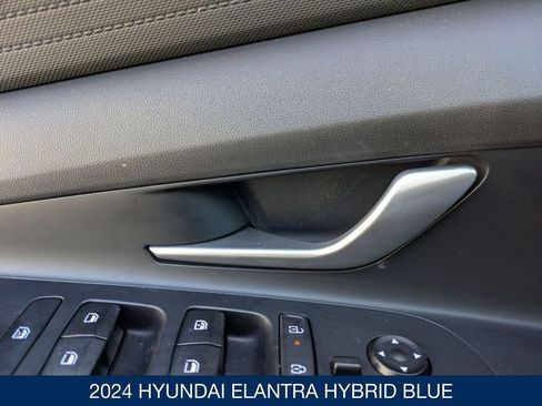 Used 2024 Hyundai Elantra Blue image 13