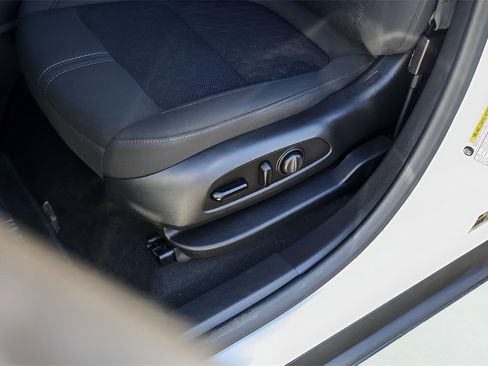 Used 2020 Chevrolet Blazer LT image 11