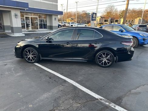 Used 2022 Toyota Camry SE image 5