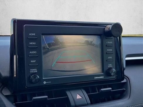 Used 2021 Toyota RAV4 XLE w/ Convenience Package FWD image 11