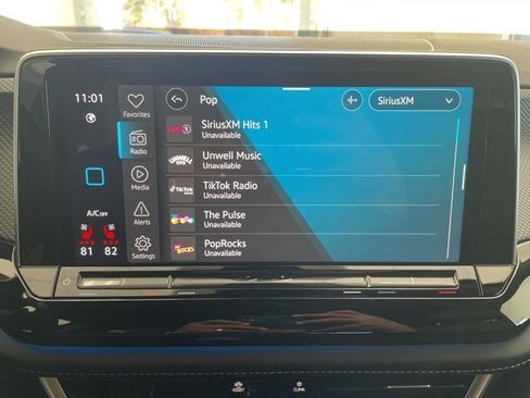 Used 2025 Volkswagen Atlas Cross Sport SEL R-Line image 18