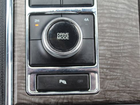 Used 2019 Ford Expedition Limited w/ Equipment Group 301A AWD/4WD image 55