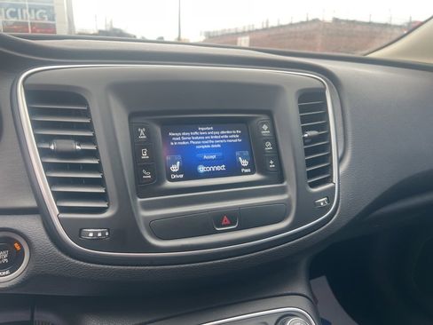 Used 2015 Chrysler 200 Limited w/ Convenience Group image 10