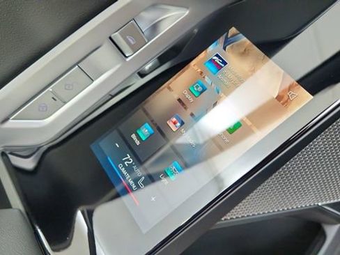 Used 2025 BMW 740i image 34