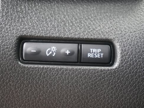Used 2021 Nissan Rogue Sport SV FWD image 21