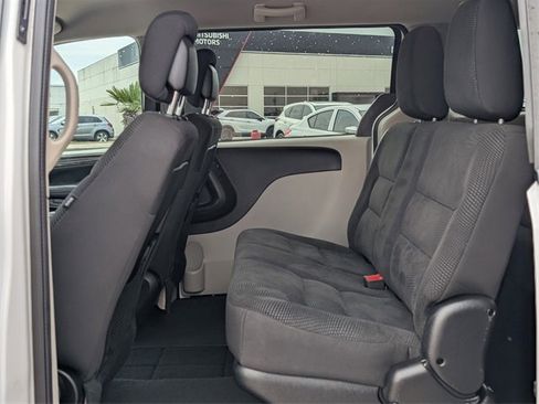 Used 2020 Dodge Grand Caravan SE w/ UConnect Hands-Free Group image 21