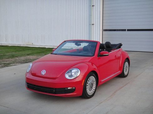 Used 2016 Volkswagen Beetle 1.8T S image 2