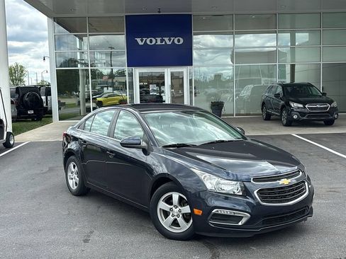 Used 2015 Chevrolet Cruze LT FWD image 2