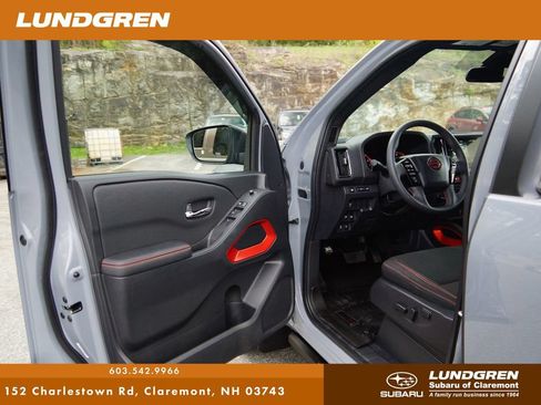 Used 2025 Nissan Frontier PRO-4X AWD/4WD image 12