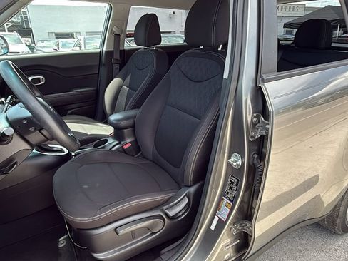 Used 2019 Kia Soul w/ Convenience Package FWD image 22